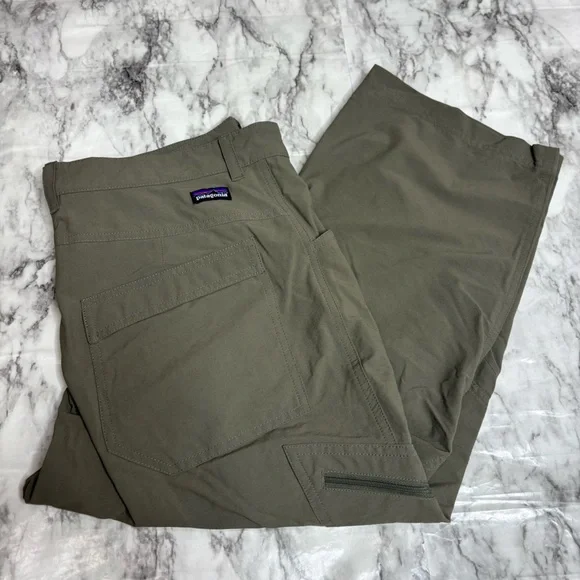 Patagonia Green Cargo Capris Pants Mens size 32 Outdoor hiking - Picture 1 of 6